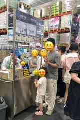 山姆排队试吃,中产的家庭团建